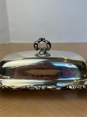 Oneida silverplate Royal Provincial Covered 8” butter dish with glass plate